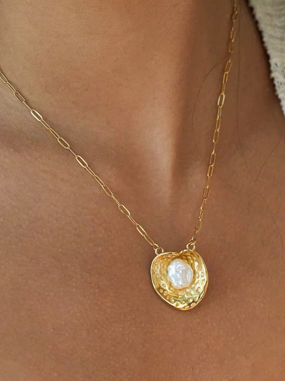 18K Gold Plated Hammered Pearl Pendant Necklace